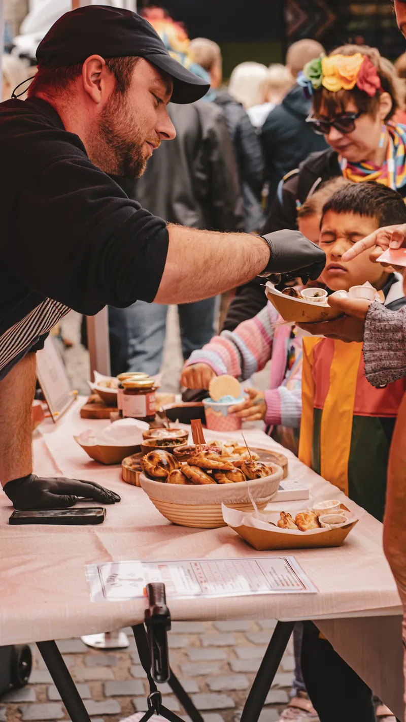 Little customers — La Zorra